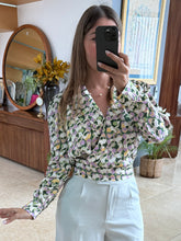 Cargar imagen en el visor de la galería, HELENIA - Blusa verde estampada
