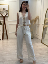 Cargar imagen en el visor de la galería, FRANCINE - Set blusa y pantalon arena