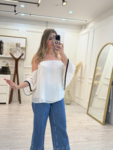 Cargar imagen en el visor de la galería, ELLENY - Blusa blanca con detalles negros