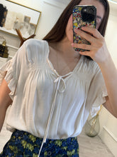 Cargar imagen en el visor de la galería, ANTONELLA - Blusa manga corta