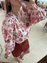 Cargar imagen en el visor de la galería, CAPRI - Blusa blanca estampada