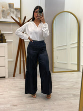 Cargar imagen en el visor de la galería, CHEPINA - Blusa blanca