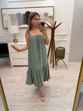 Cargar imagen en el visor de la galería, ADHARA - Maxi vestido verde olivo