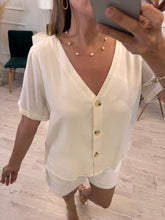 Cargar imagen en el visor de la galería, VANESSA - Blusa blanca manga corta