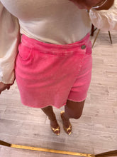 Cargar imagen en el visor de la galería, ARACELI - Falda short rosa