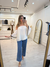 Cargar imagen en el visor de la galería, ELLENY - Blusa blanca con detalles negros