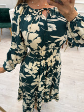 Cargar imagen en el visor de la galería, FEDERICA - Vestido midi verde estampado