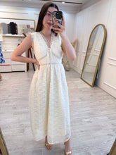 Cargar imagen en el visor de la galería, SASKIA - Maxi vestido hueso sin mangas