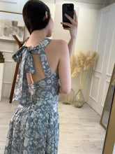 Cargar imagen en el visor de la galería, IANTHE - Maxi vestido platino estampado