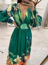 Cargar imagen en el visor de la galería, ANETTE - Maxi vestido verde estampado