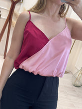 Cargar imagen en el visor de la galería, ABRIL – Body satinado bicolor rosa y rojo