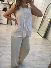 Cargar imagen en el visor de la galería, MERYL - Set pantalón y blusa beige