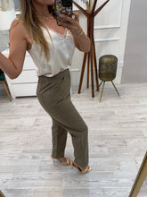 Cargar imagen en el visor de la galería, AINARA - Pantalón olivo