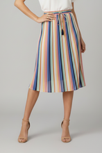 Cargar imagen en el visor de la galería, DESIREE - Falda midi con rayas verticales en tonos pastel y vivos.