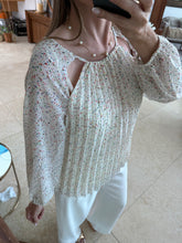 Cargar imagen en el visor de la galería, TOÑA - Blusa beige estampada