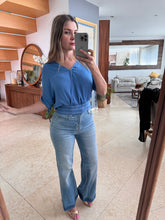 Cargar imagen en el visor de la galería, OLIVIA - Blusa azul