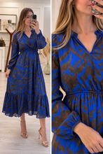 Cargar imagen en el visor de la galería, ILUMINADA - Maxi vestido azul con café