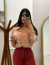 Cargar imagen en el visor de la galería, CALLIOPE - Camisa con bordado y apliques