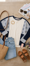 Cargar imagen en el visor de la galería, KENNA - Blusa blanca con azul manga larga