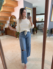 Cargar imagen en el visor de la galería, LUZ - Blusa rayada beige con blanco