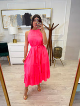 Cargar imagen en el visor de la galería, FRIDA - Vestido midi halter rosa neon