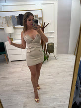 Cargar imagen en el visor de la galería, JUDITH - Vestido corto beige