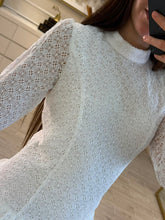 Cargar imagen en el visor de la galería, AZRA - Vestido blanco manga larga