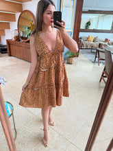 Cargar imagen en el visor de la galería, NIMUE - Vestido corto khaki estampado