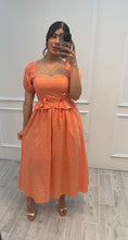Cargar imagen en el visor de la galería, KARINA - Vestido midi naranja