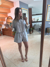 Cargar imagen en el visor de la galería, ELOWEN - Set blusa y short rayas azul