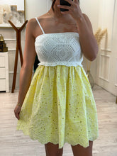 Cargar imagen en el visor de la galería, INDIE - Vestido corto blanco con amarillo