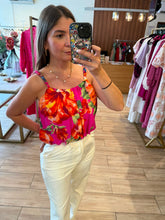 Cargar imagen en el visor de la galería, ISABEU - Blusa fucsia tirantes estampada