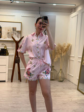 Cargar imagen en el visor de la galería, ELENIA - Set blusa y short baby pink