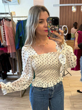 Cargar imagen en el visor de la galería, PAULINA - Blusa blanca polka dots