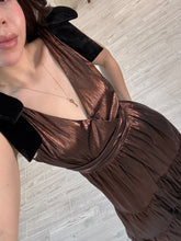 Cargar imagen en el visor de la galería, HERA – Maxi vestido cobre satinado con moños de terciopelo