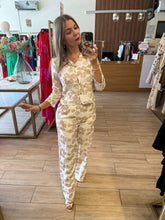 Cargar imagen en el visor de la galería, JOSEFA - Set blusa y pantalon floral