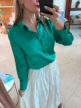 Cargar imagen en el visor de la galería, GIPSY - Blusa verde manga larga