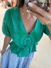 Cargar imagen en el visor de la galería, SAIDETH - Blusa verde con azul