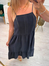 Cargar imagen en el visor de la galería, GINA - Maxi vestido negro tirantes