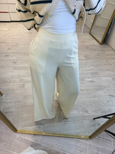 Cargar imagen en el visor de la galería, ZULEMA - Pantalon hueso
