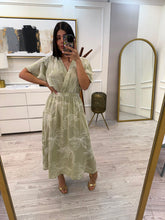 Cargar imagen en el visor de la galería, MINJI - Maxi vestido verde estampado