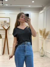 Cargar imagen en el visor de la galería, FIORENZA - Blusa negra