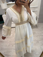 Cargar imagen en el visor de la galería, SONIA - Maxi vestido hueso manga larga