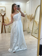 Cargar imagen en el visor de la galería, SABRINA - Maxi vestido blanco asimetrico volantes