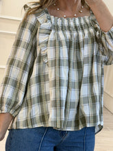 Cargar imagen en el visor de la galería, BRYNLEE - Blusa olivo cuadros