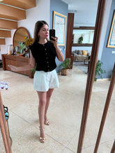 Cargar imagen en el visor de la galería, DAYANA - Blusa negra de punto