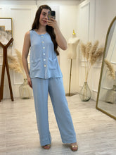 Cargar imagen en el visor de la galería, YADIRA - Set blusa y pantalon azul claro