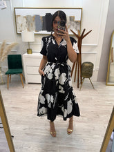 Cargar imagen en el visor de la galería, ELISSA - Maxi vestido negro estampado