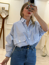 Cargar imagen en el visor de la galería, LIVIA - Camisa azul rayas