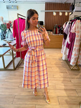 Cargar imagen en el visor de la galería, AURELIA - Maxi vestido tonos pasteles